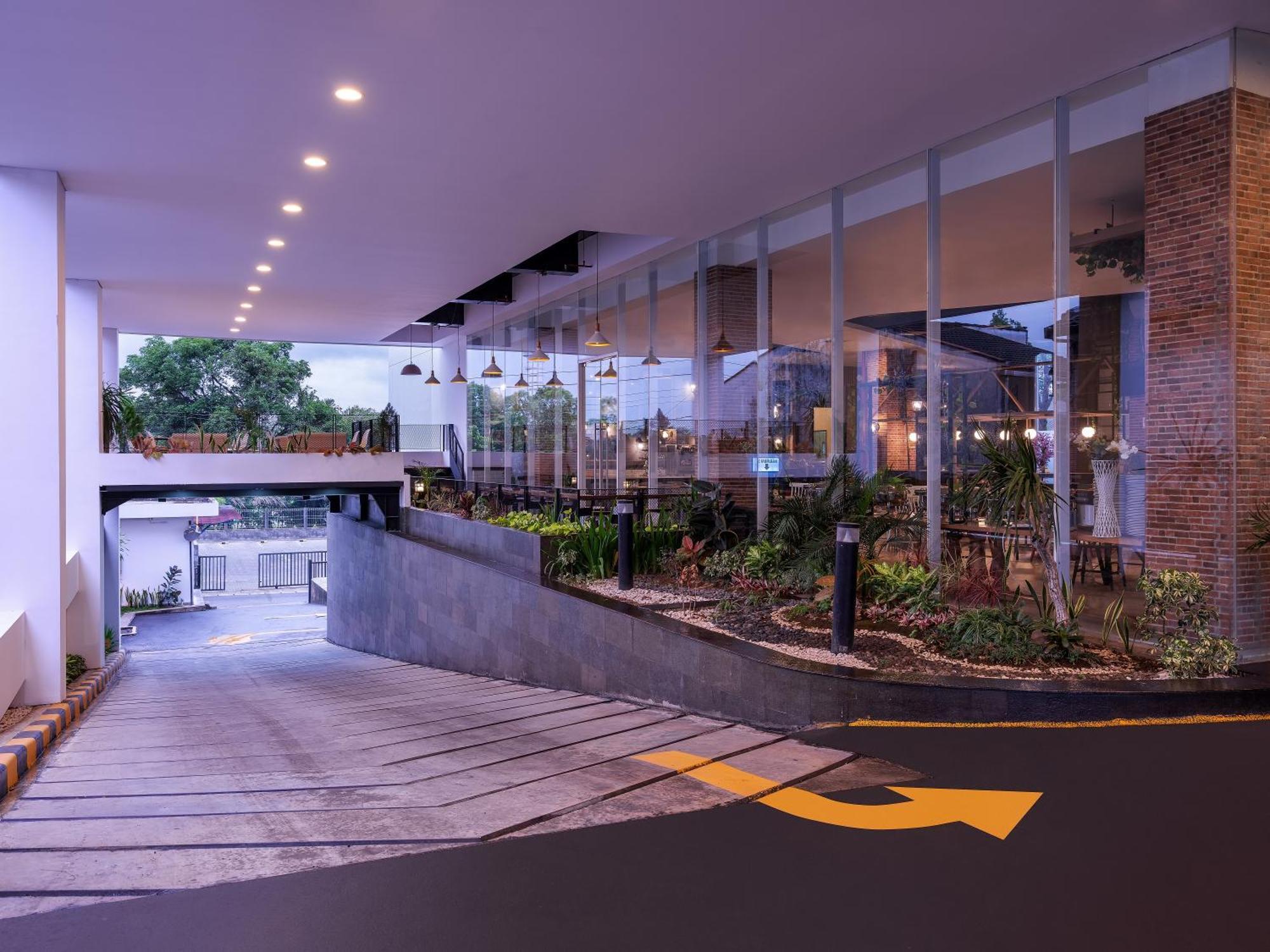Luminor Hotel Purwokerto Buitenkant foto